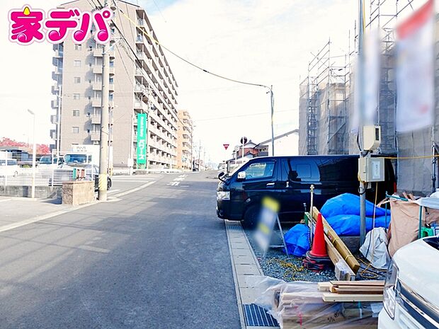 前面道路：北西側約6ｍ幅