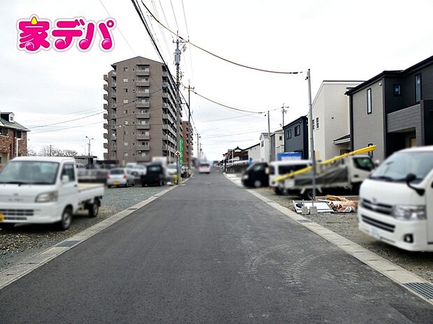 前面道路はゆとりの6m!車通りが少なく、駐車が苦手な方でも安心の道路幅です