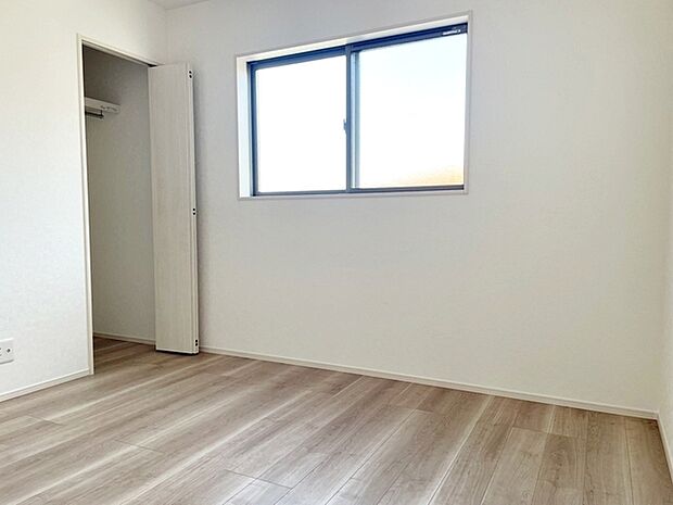 【洋室6.1帖】 全居室にしっかりとした大きさのクローゼットを完備し、収納スペースも十分です。