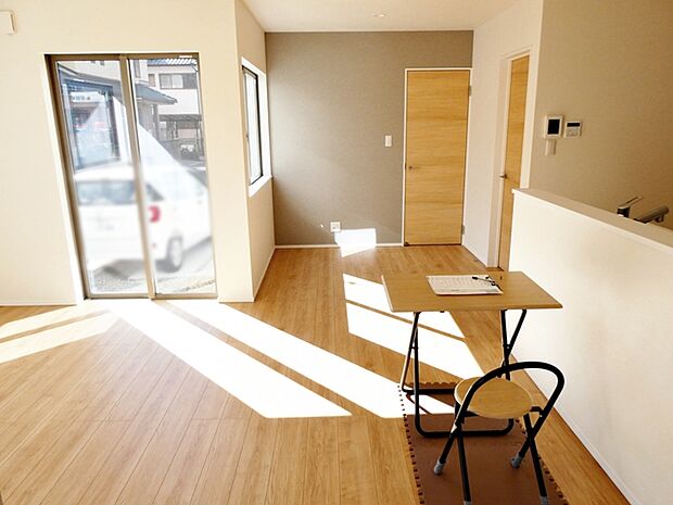 ダイニングに面した対面式キッチンはできたてのお料理がすぐテーブルに出せます。