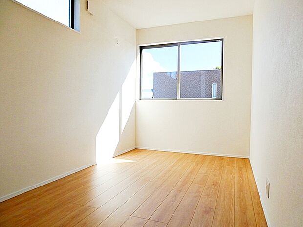 【洋室6.1帖】 お子様にとっての初めての「自分の部屋」。学習机やベッドの配置もラクラクです。