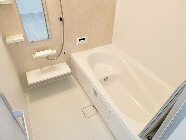 【浴室】 広々1坪サイズの浴室で1日の疲れをゆったりと癒してくれます!