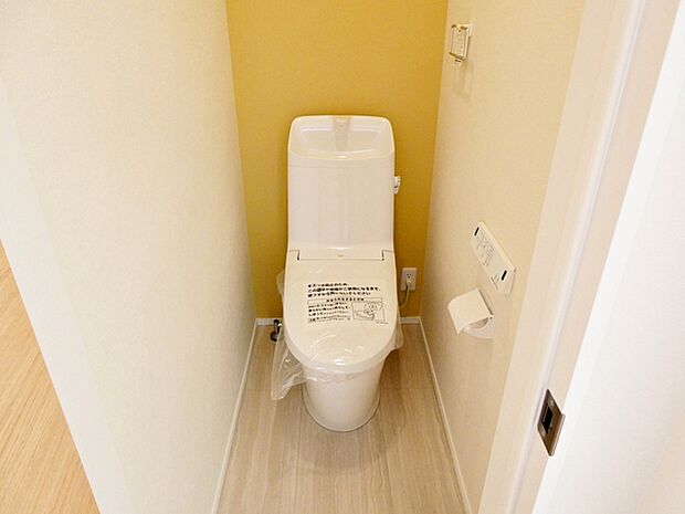 【トイレ】 温水洗浄機能の付いた快適なトイレ