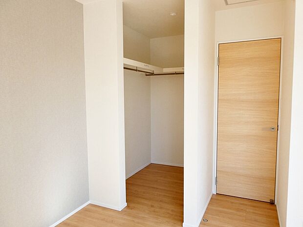 【WIC】 大容量のウォークインクローゼットは室内にタンスなどを置かずに済み、室内がいつでもスッキリ!