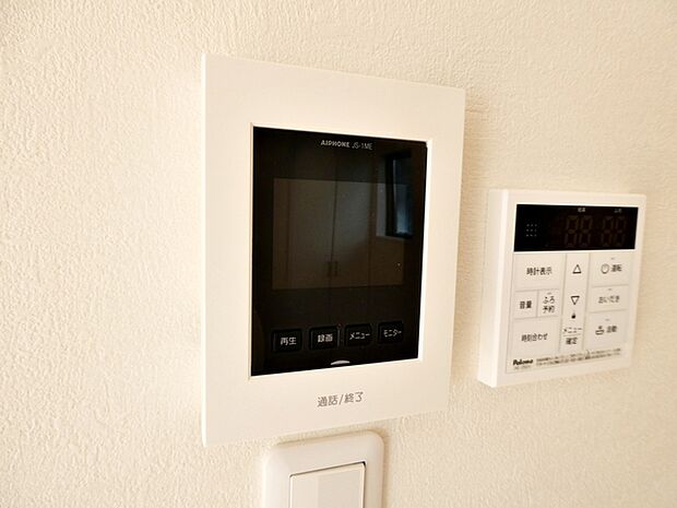 留守中の来訪者画像を自動で録画・保存できる録画機能を内蔵。防犯性に優れた安心のシステム。スッキリとしたデザインで、誰でも簡単に操作していだけます。