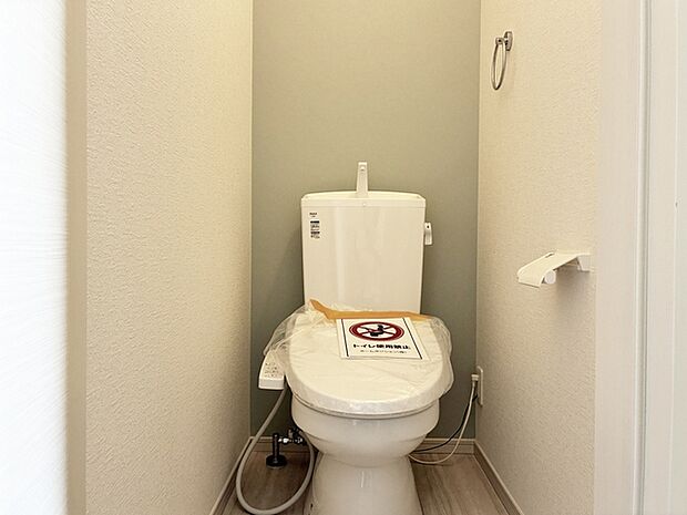 【トイレ】 各フロア1カ所ずつシャワー機能付トイレを設置しており、忙しい朝の混雑も解消!