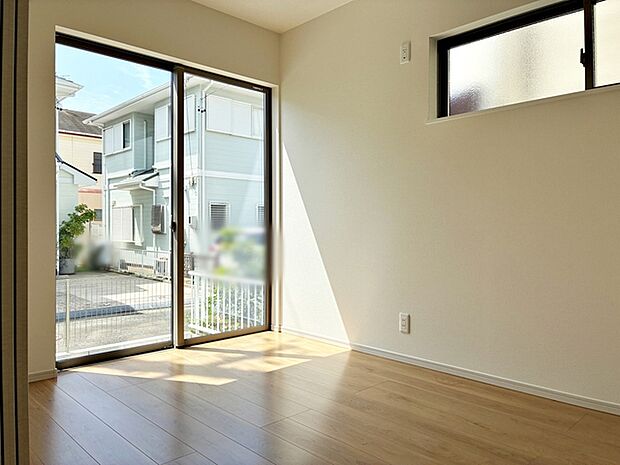 【1階洋室5.2帖】 リビングと続き間の洋室は落ち着きますね。ゆったりとした時間を過ごせます。 