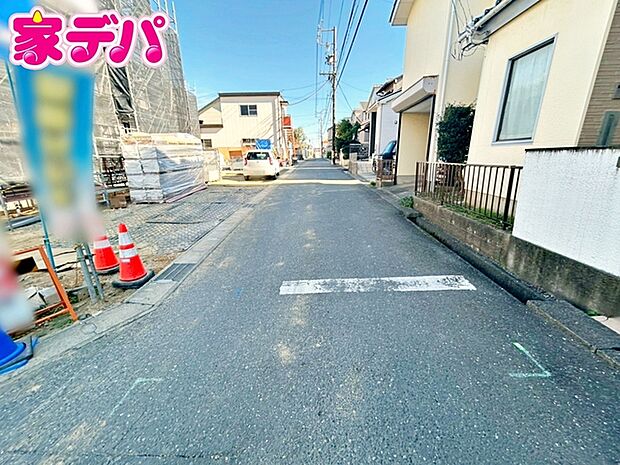 静かな住宅街で、車の出入りもスムーズです。 