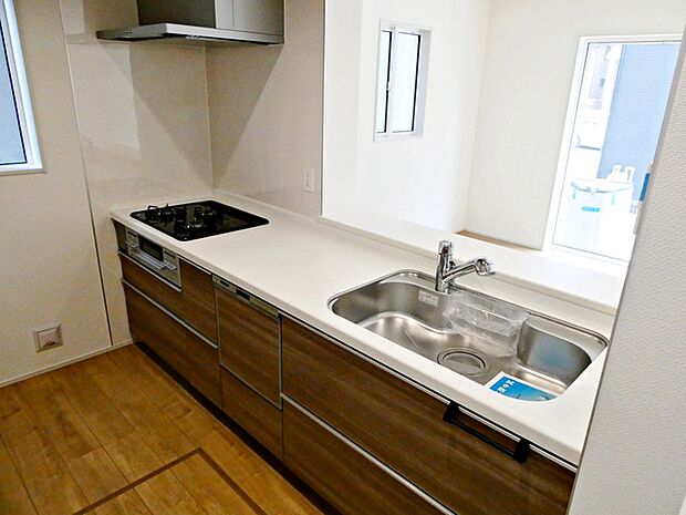 【キッチン】 小さなお子様にも目が届く、使い勝手の良い対面キッチンで楽しくお料理ができます！ 