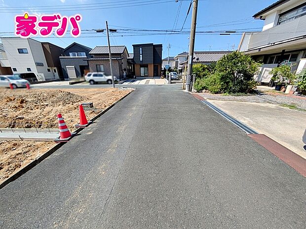 前面道路：北側約5ｍ幅