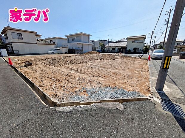 【1号棟】建築予定地です！ ・日当たり良好「角地」 ・長期優良住宅 ・5LDK ・LDK15.75帖、隣接洋室4.5帖 ・全居室収納完備 ・パントリー ・南庭 ・並列駐車場2台分