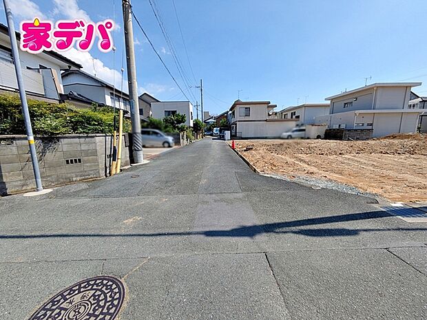 前面道路：西側約4.3ｍ幅