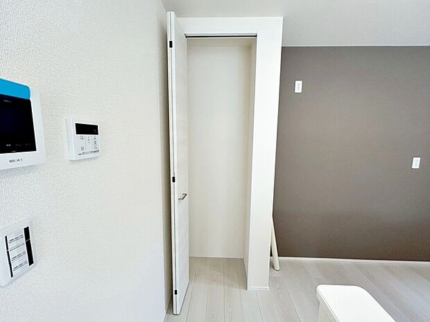 【パントリー】 食料品や飲料類などや災害用の食料品等をストックする事ができるパントリー