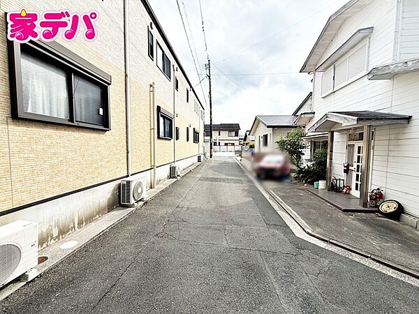 前面道路と敷地に高低差がなく、お車の出入庫もスムーズに行えます。