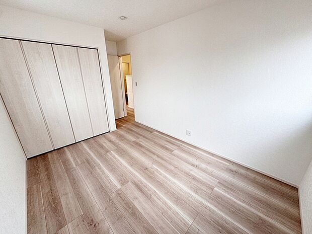 【洋室6.5帖】 お子様にとっての初めての「自分の部屋」。学習机やベッドの配置もラクラクです。