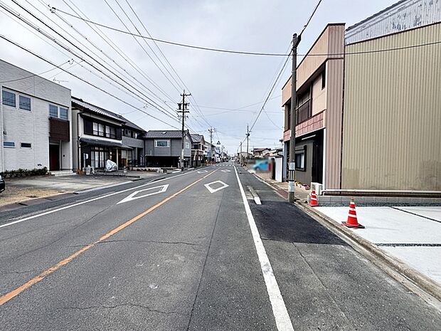 前面道路:南側約10.9m幅