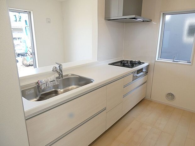 【施工例】小さなお子様にも目が届く、使い勝手の良い対面キッチンで楽しくお料理ができます！