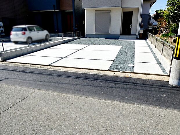 広々3台並列駐車可能物件!!お友達が遊びに来た時も安心!