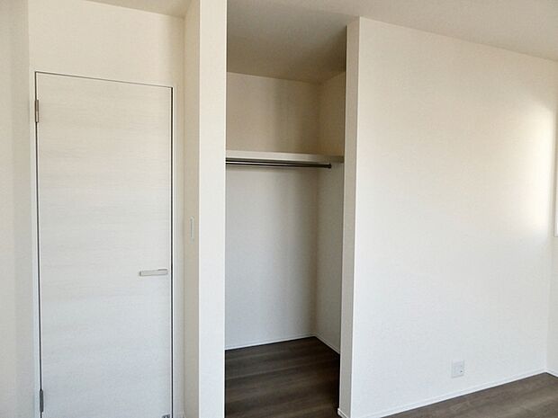 【WIC】 洋室7.25帖のWICは洋服、帽子、バッグなど全て収納可能!お部屋がスッキリ整理整頓できます!