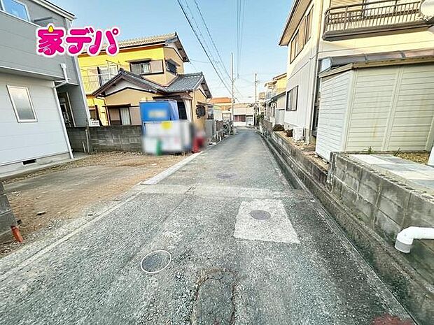 静かな住宅街で、車の出入りもスムーズです。 