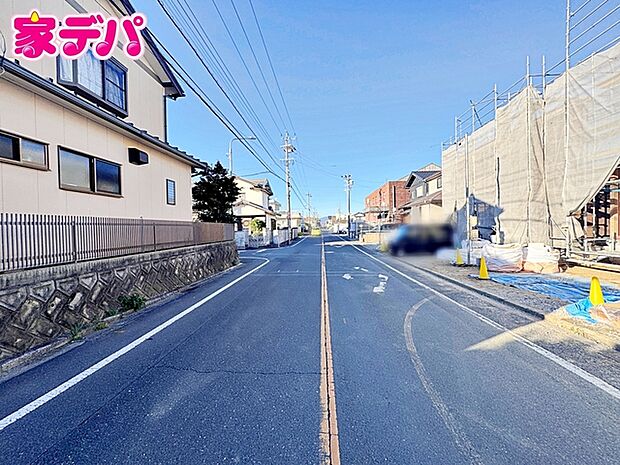 前面道路:西側約8m幅