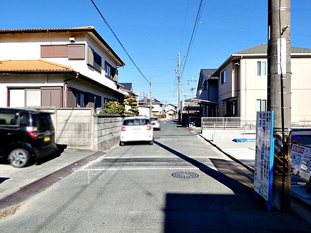 前面道路:北西側約5.3m幅