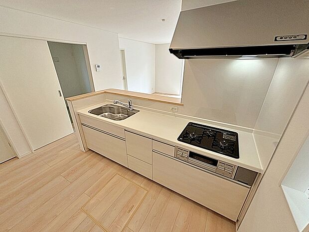 【施工例】小さなお子様にも目が届く、使い勝手の良い対面キッチンで楽しくお料理ができます!