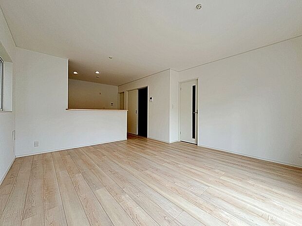 【施工例】温かみのあるナチュラルテイストのLDK。ダイニングセットを置いてもゆとりがあります！ 