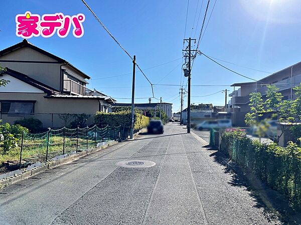 前面道路が5ｍと広いので運転が苦手な方にも安心です