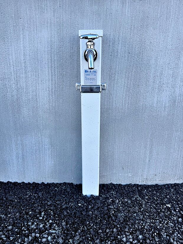 立水栓が設置されています！お庭の水撒き、洗車、お掃除、お子様の水遊びなど便利です！ 