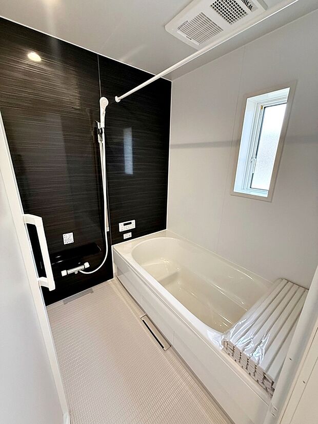 【浴室】 足がしっかりと伸ばせる快適な空間でリラクゼーション。一日の疲れをリフレッシュ!