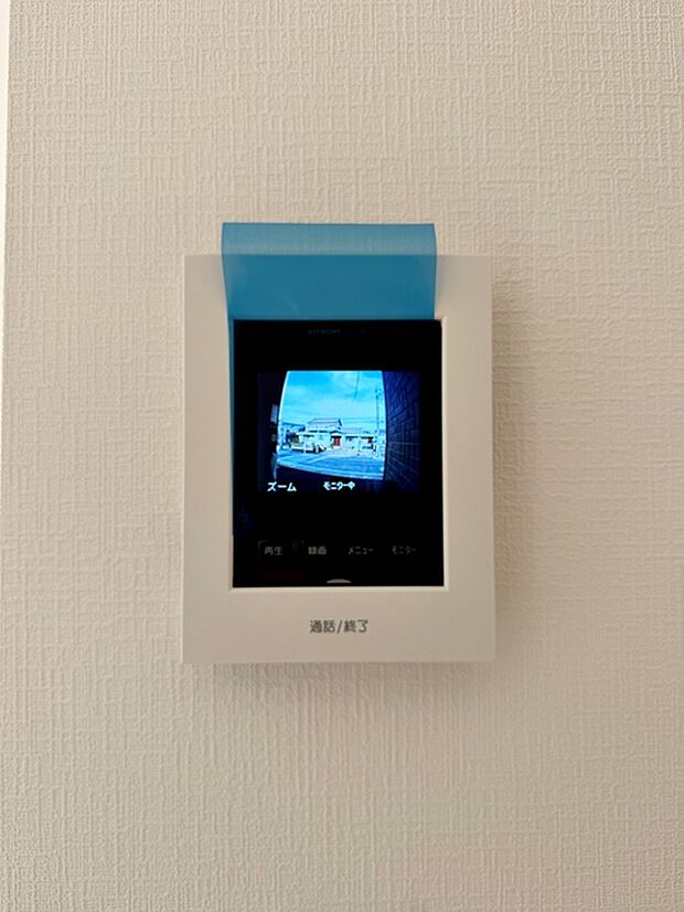 留守中の来訪者画像を自動で録画・保存できる録画機能を内蔵。防犯性に優れた安心のシステム。スッキリとしたデザインで、誰でも簡単に操作していだけます。