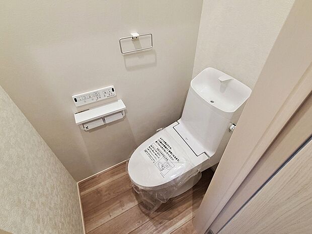 【トイレ】 温水洗浄・暖房便座の快適なトイレ