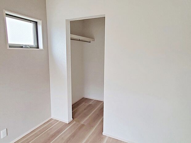 【ウォークインクローゼット】 WICは洋服、帽子、バッグなど全て収納可能！お部屋がスッキリ整理整頓できます！ 
