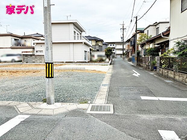 前面道路も広く車通りも少ないので、運転が苦手な方でも自分のペースで駐車ができます 