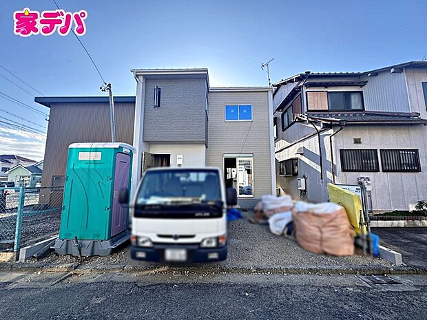 駐車スペースは2台分を確保！並列駐車が可能で車の出し入れもしやすく、運転の苦手な方にも安心です  