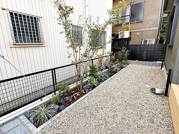 ハーブやお花を植えてガーデニングしたり、楽しみ方は自由自在！ 