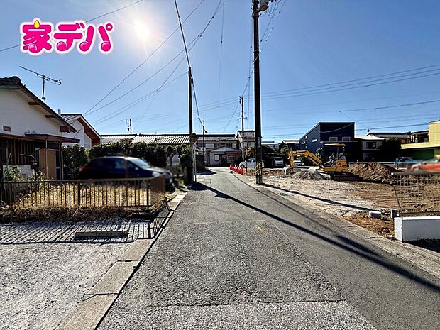 静かな住宅街で、車の出入りもスムーズです。 
