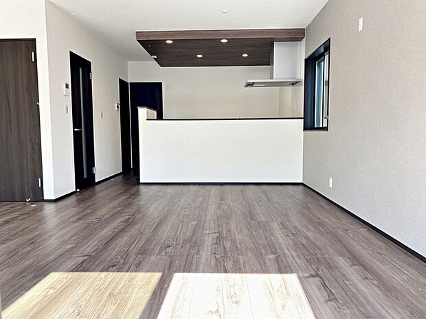 【施工例】温かみのあるナチュラルテイストのLDK。ダイニングセットを置いてもゆとりがあります！ 