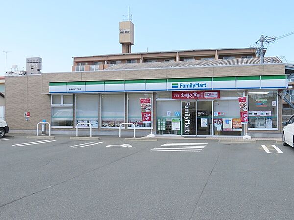 ファミリーマート豊橋前田二丁目店（490m）