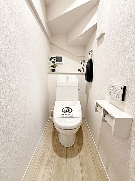 【1階トイレ】 各フロア1カ所ずつシャワー機能付トイレを設置しており、忙しい朝の混雑も解消！