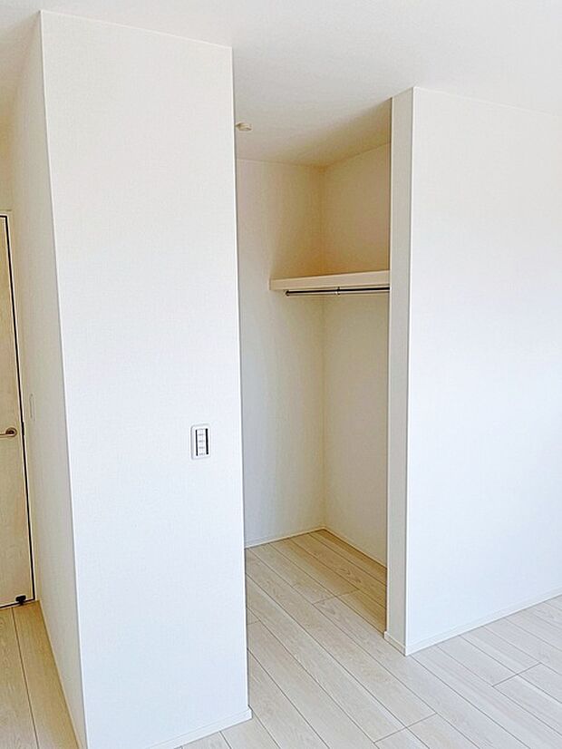 【施工例】WICは洋服、帽子、バッグなど全て収納可能！お部屋がスッキリ整理整頓できます！ 