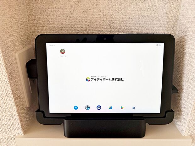 【nasta】 タブレットやスマホで、家中どこにいても応答可能。自動音声もあるので忙しい時に便利です。