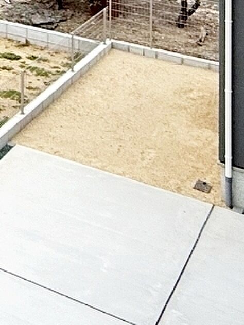 ハーブやお花を植えてガーデニングしたり、楽しみ方は自由自在!