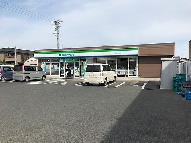 ファミリーマート豊橋松井町店（360m）