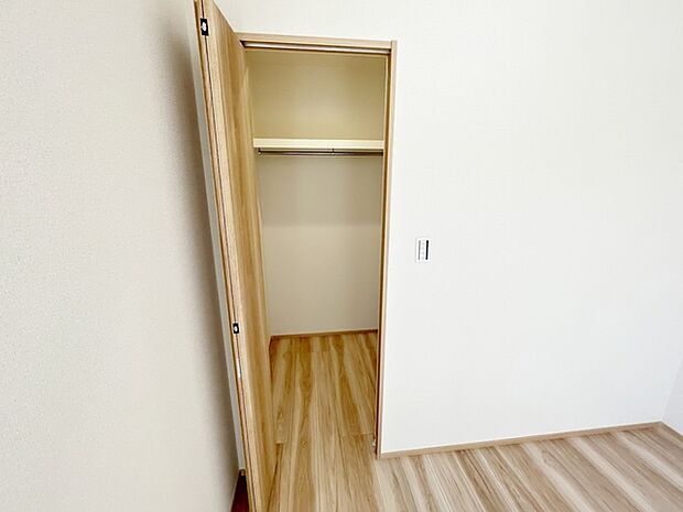 【施工例】WICは洋服、帽子、バッグなど全て収納可能！お部屋がスッキリ整理整頓できます！ 