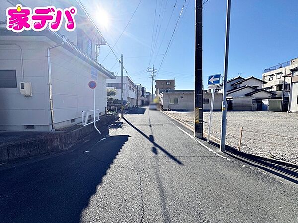 前面道路が6ｍと広いので運転が苦手な方にも安心です。