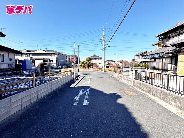 前面道路：北東側約6ｍ幅 