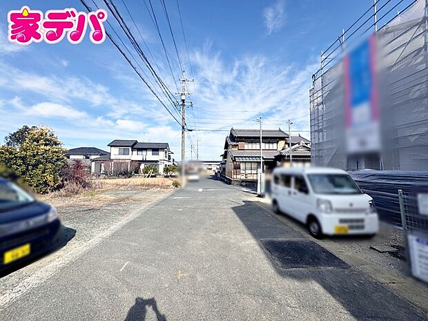 前面道路も広く車通りも少ないので、運転が苦手な方でも自分のペースで駐車ができます 