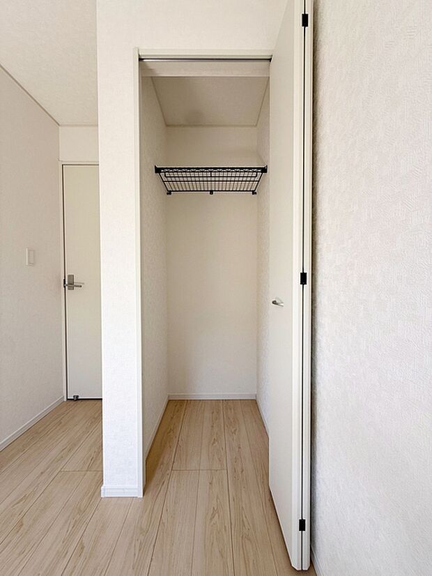 全居室に収納が完備されています。衣類や雑貨、子供のおもちゃまでスッキリ収納できます。  